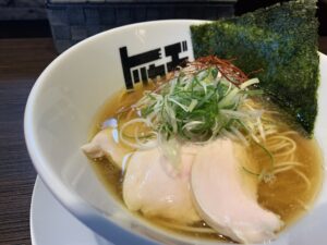 トリカヂ イッパイの醤油ラーメン